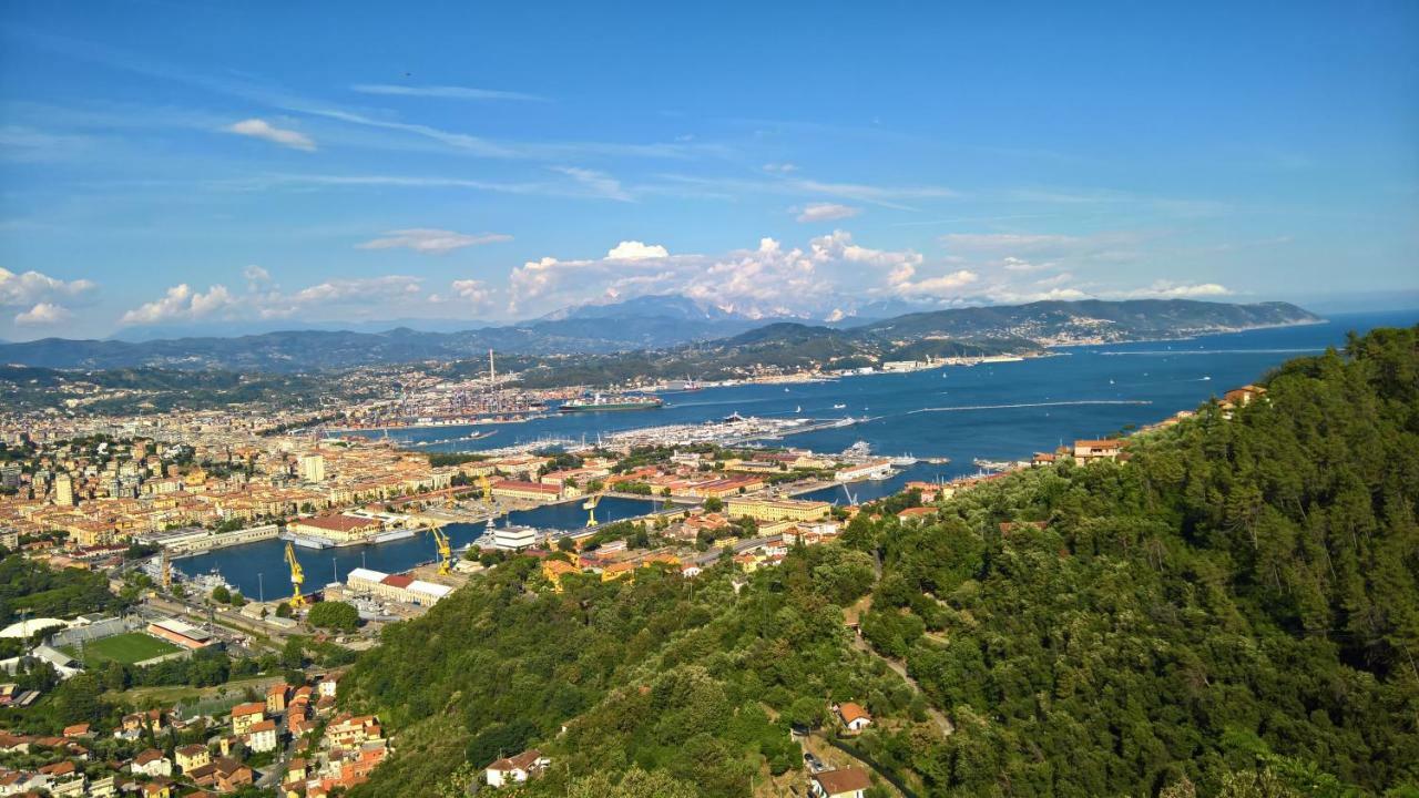 Апартаменты Borgo Foce La Spezia La Foce Экстерьер фото